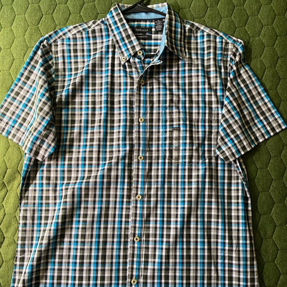 Short sleeve dress shirt